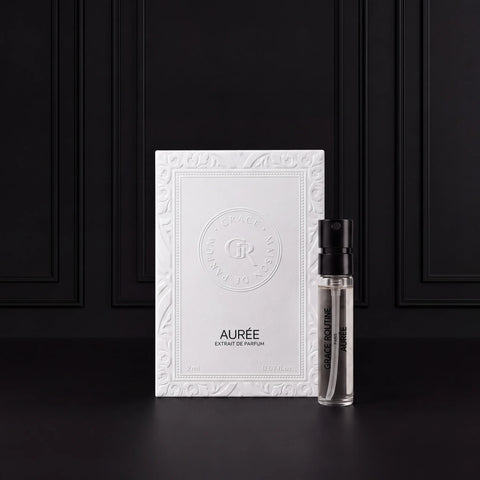 AURÉE 2 ml Extrait de Parfum Tester mit blindgeprägter Verpackung, Grace’ Routine