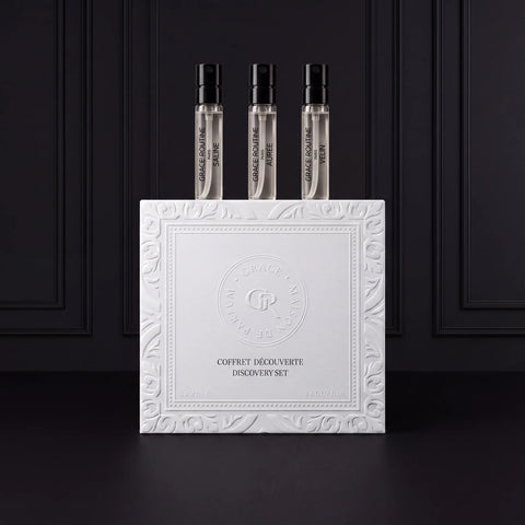 Discovery Set, blindgeprägtes Coffret mit drei 2 ml Extraits de Parfum, Grace’ Routine